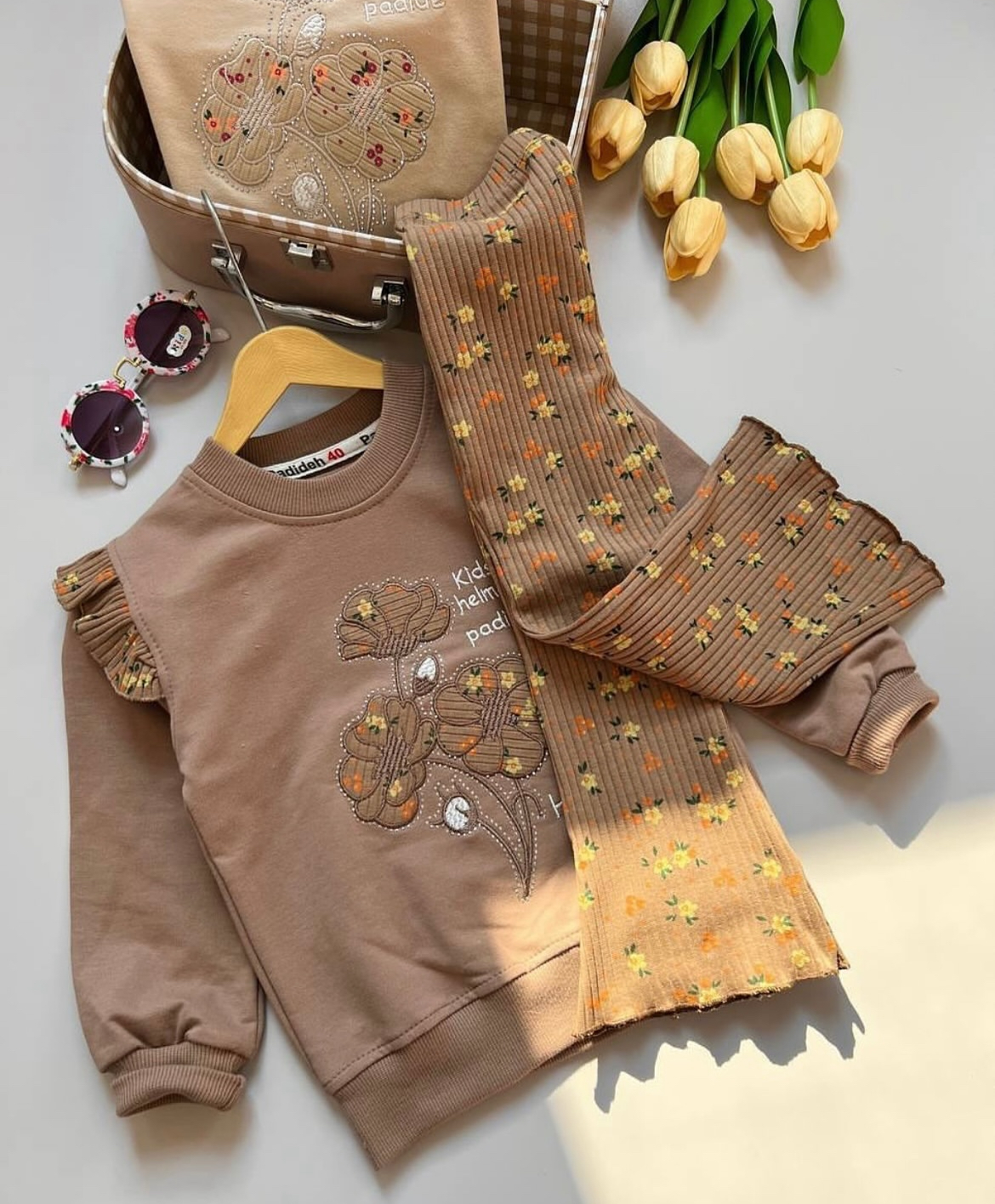 ست دخترانه گلدوزی شده